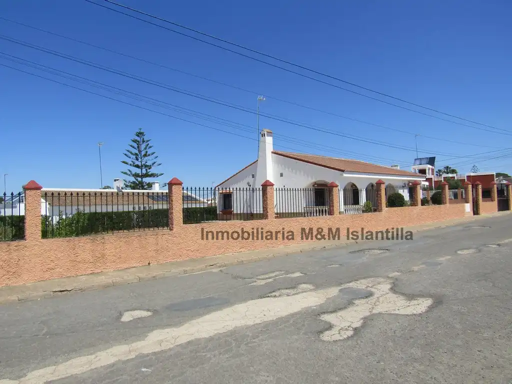 Vista exterior de Casa o chalet en venta en Ayamonte con Jardín privado, Terraza y Amueblado