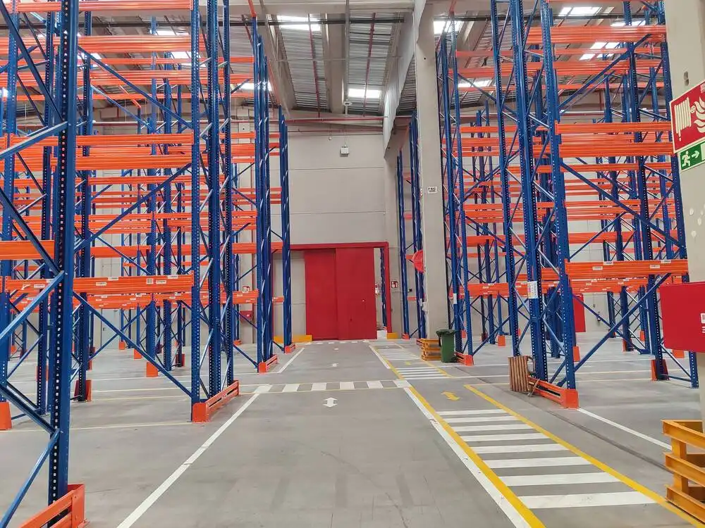 Fabrikhallen zur Miete in Camarma de Esteruelas