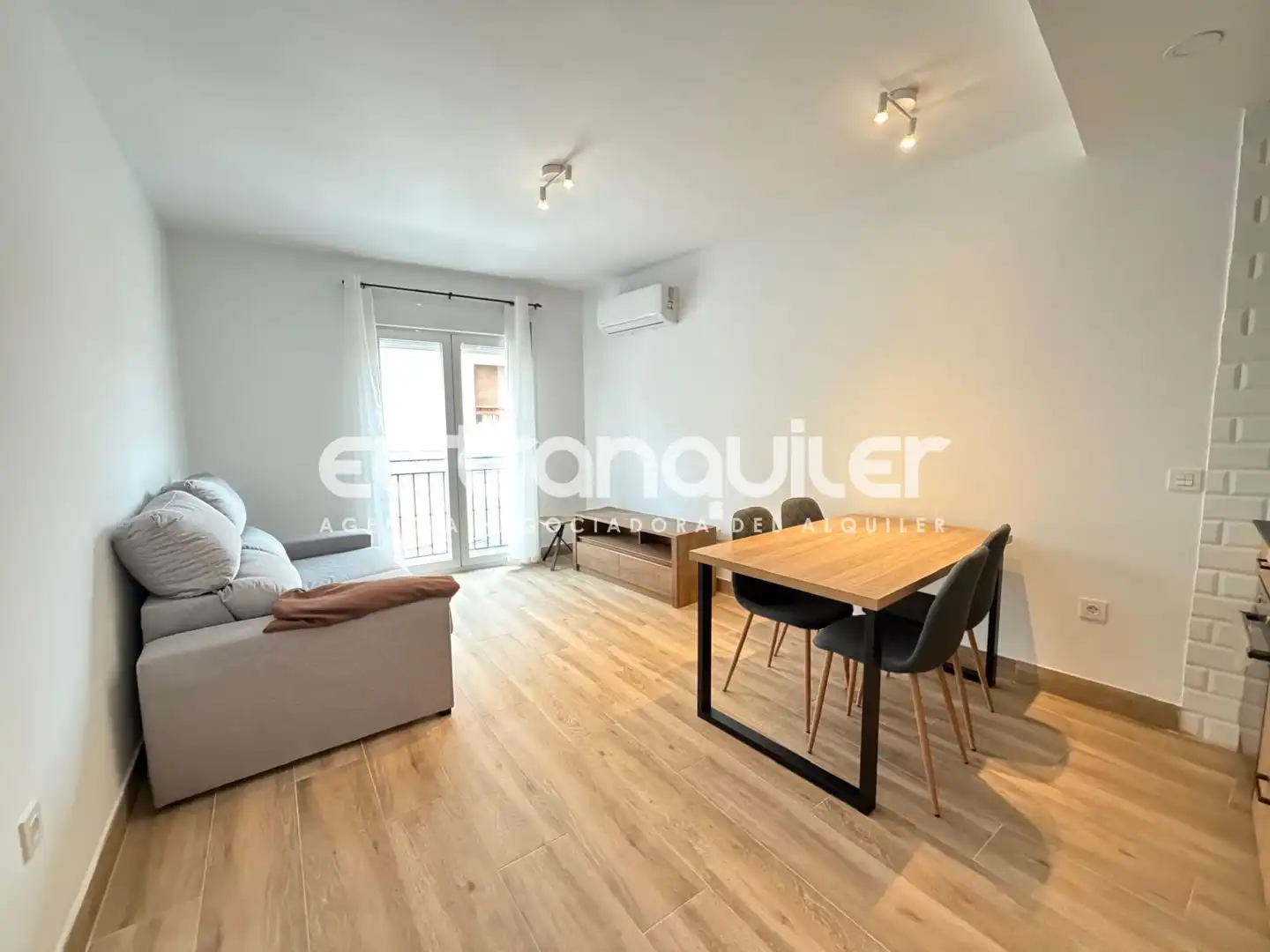 Living room of Flat for rent in Paracuellos de Jarama  with Air Conditioner and Parquet flooring