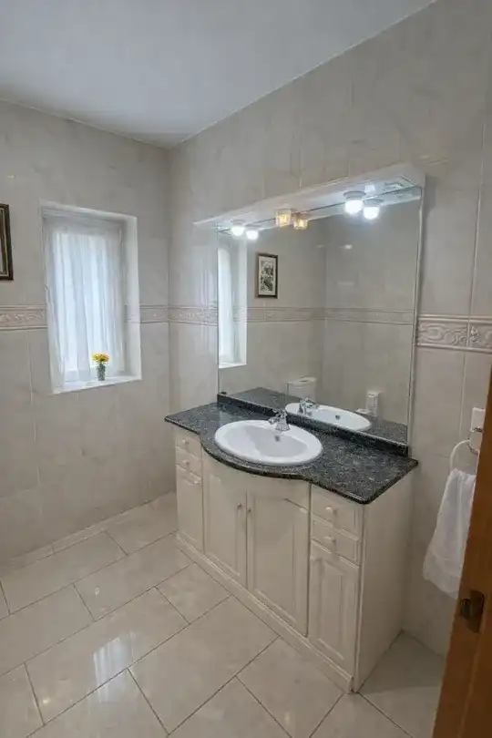 Bany de Casa o xalet en venda en Vitoria - Gasteiz amb Calefacció, Jardí privat i Terrassa