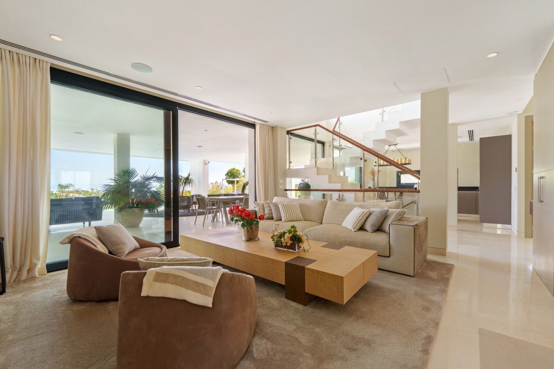 Sala d'estar de Casa o xalet en venda en Marbella amb Terrassa i Piscina