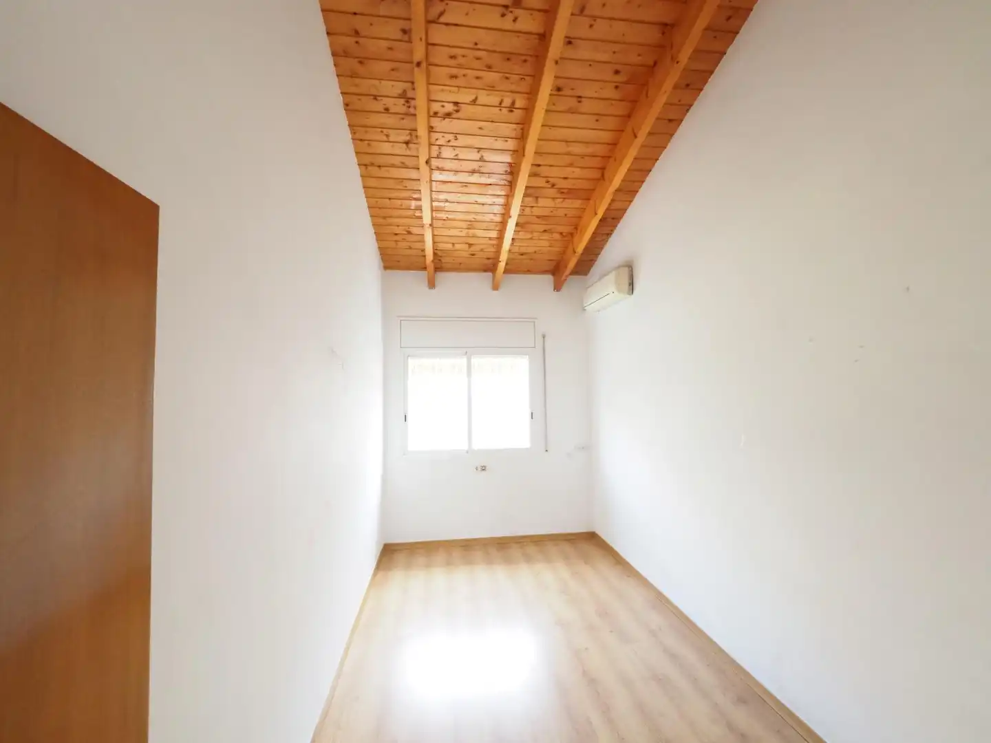 Habitación de Casa adosada en venta en Terrassa con Aire acondicionado y Parquet