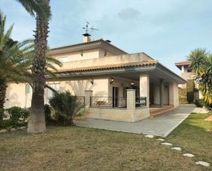 Vista exterior de Casa o xalet en venda en Elda amb Aire condicionat, Calefacció i Jardí privat