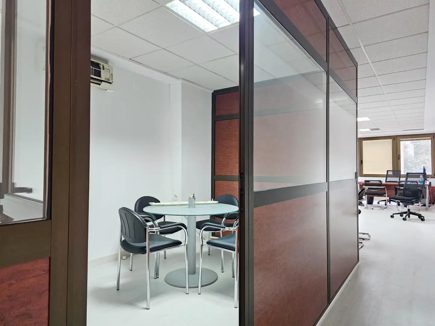 Büro zur Miete in Dénia mit Klimaanlage, Heizung und Möbliert