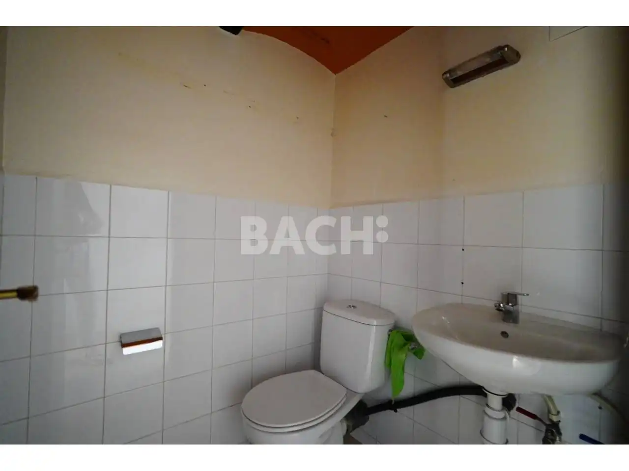 Badezimmer von Geschaftsraum zum Verkauf in Vic