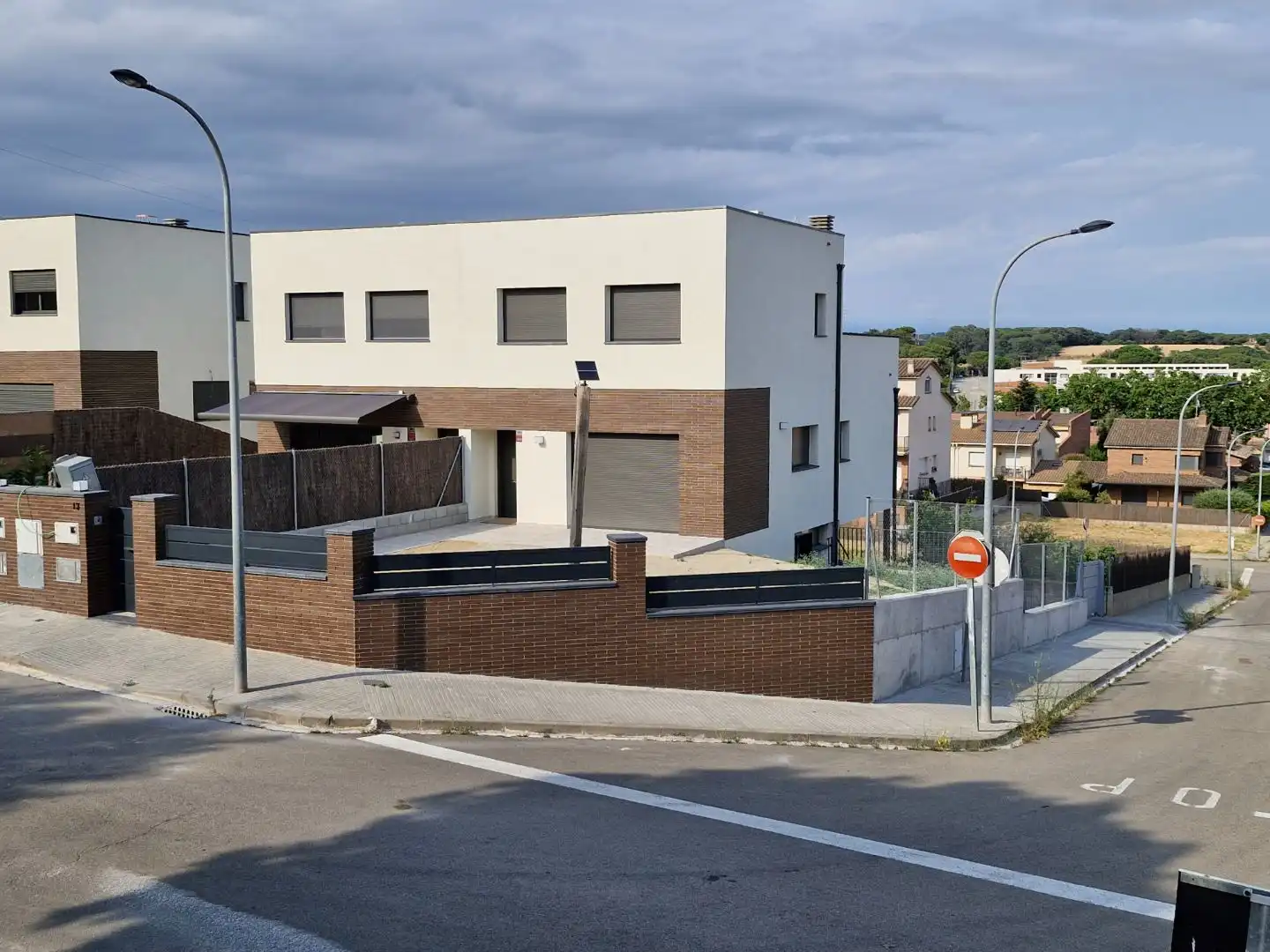 Casa aparellada amb jardí en venda a Carrer Ramon Llull 13