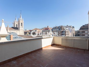 Àtic amb balcó en venda a Retiro