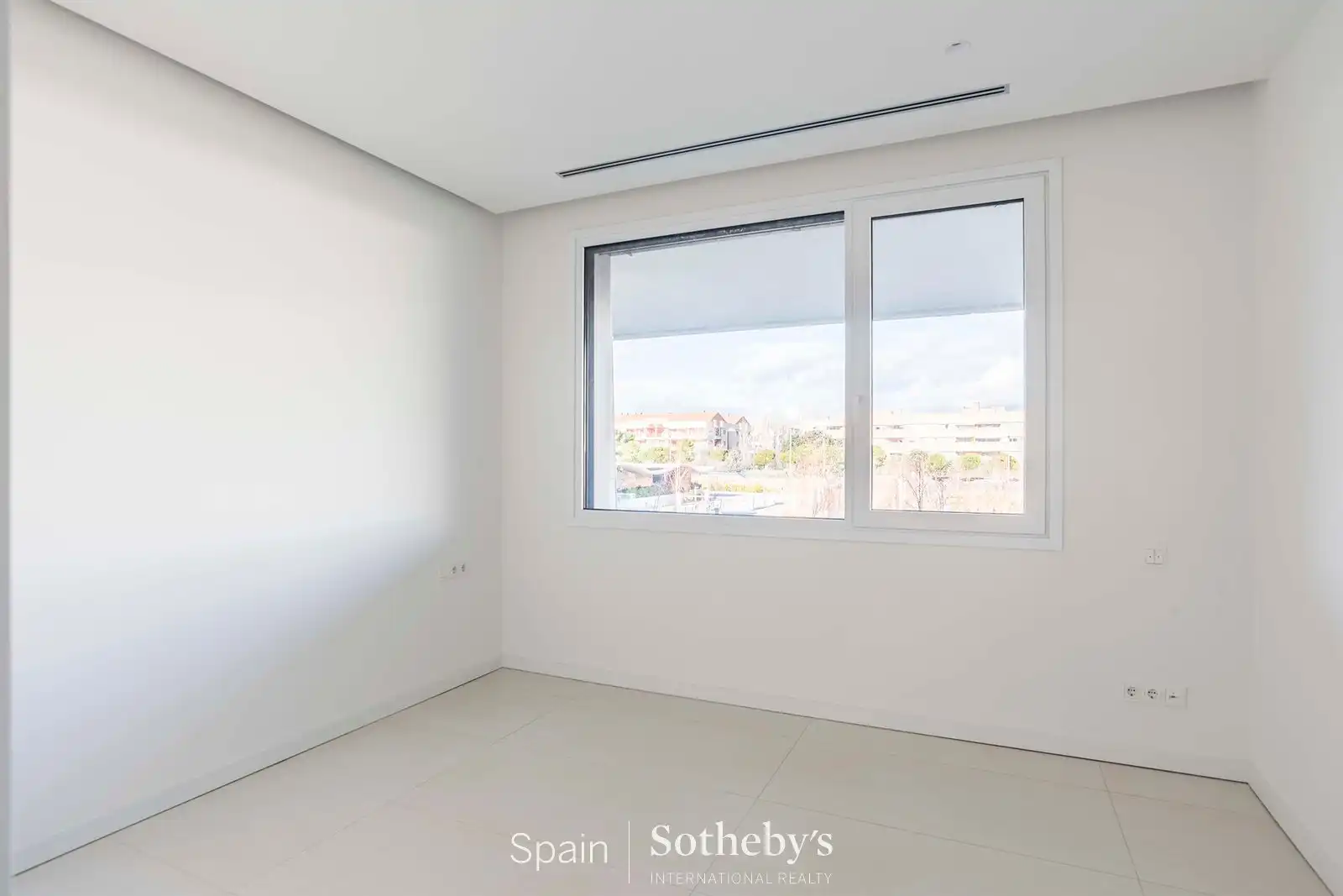 Dormitori de Apartament de lloguer en Pozuelo de Alarcón amb Aire condicionat, Calefacció i Jardí privat