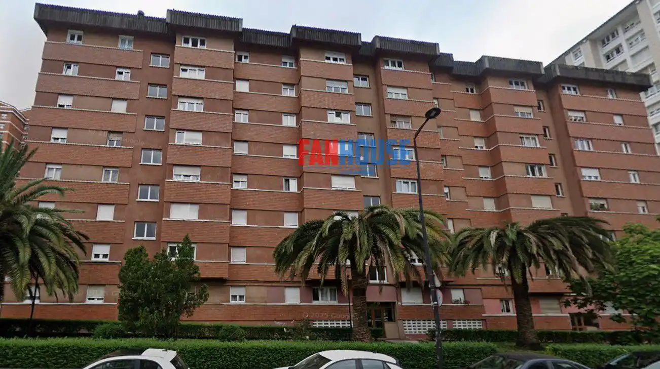 Vista exterior de Piso en venta en Gijón  con Calefacción y Trastero