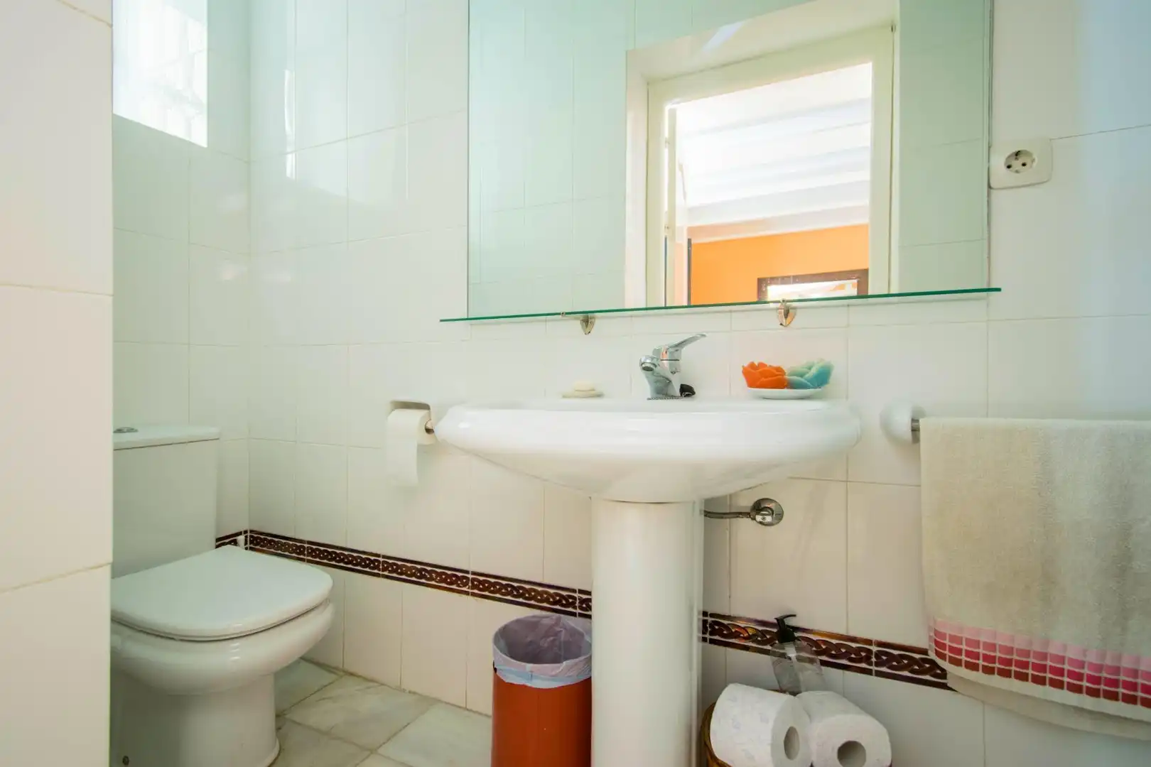 Bathroom of Flat for sale in Sevilla  with Balcony