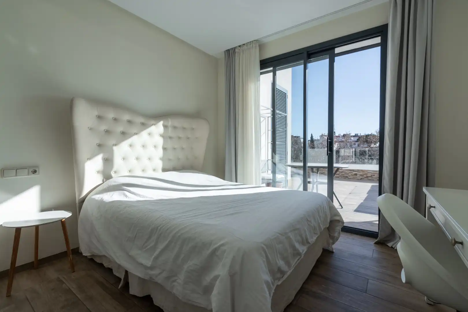 Bedroom of Attic for rent in Marbella  with Air Conditioner, Heating and Terrace