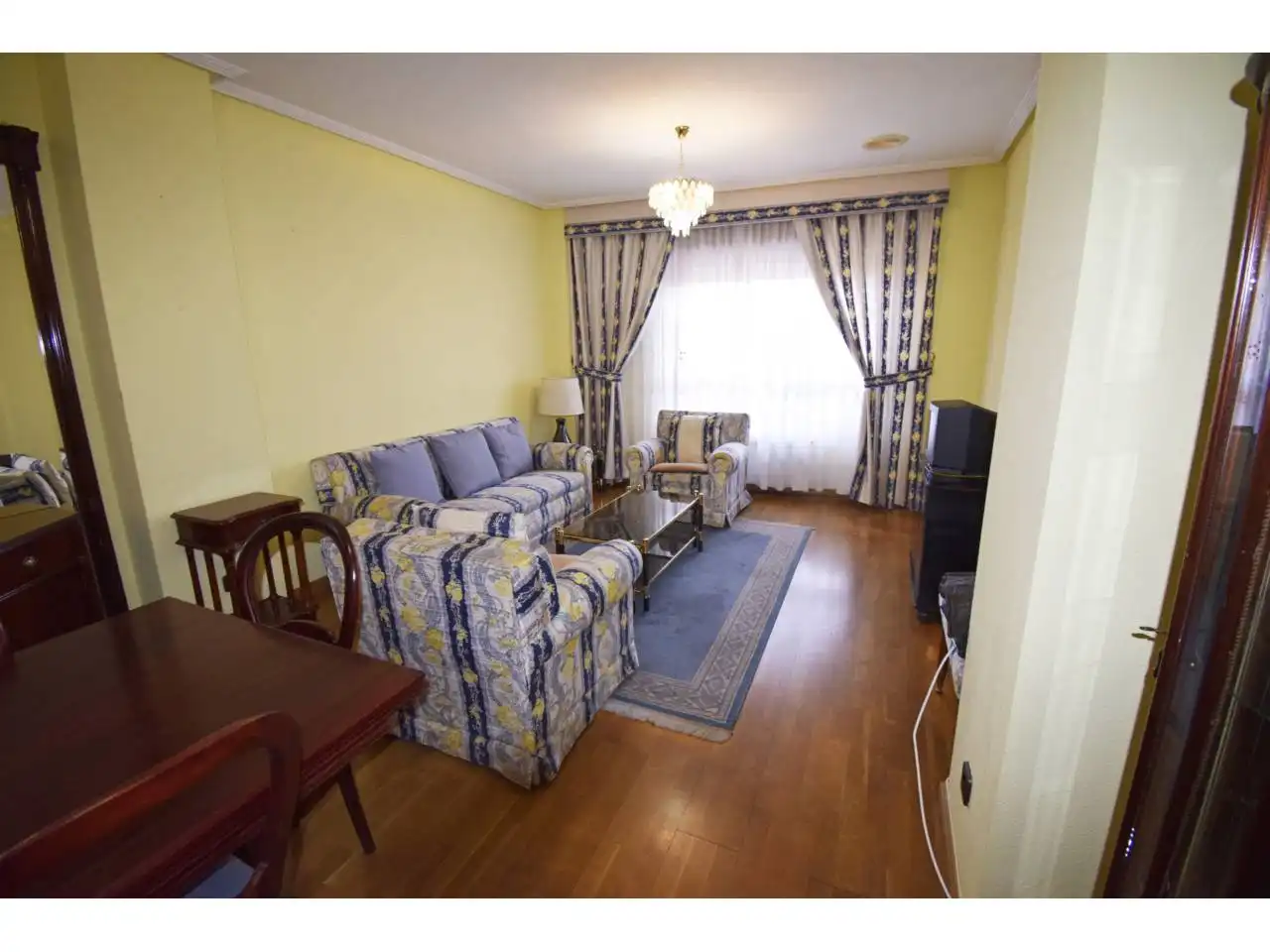 Sala de estar de Piso en venta en León Capital  con Calefacción, Parquet y Terraza