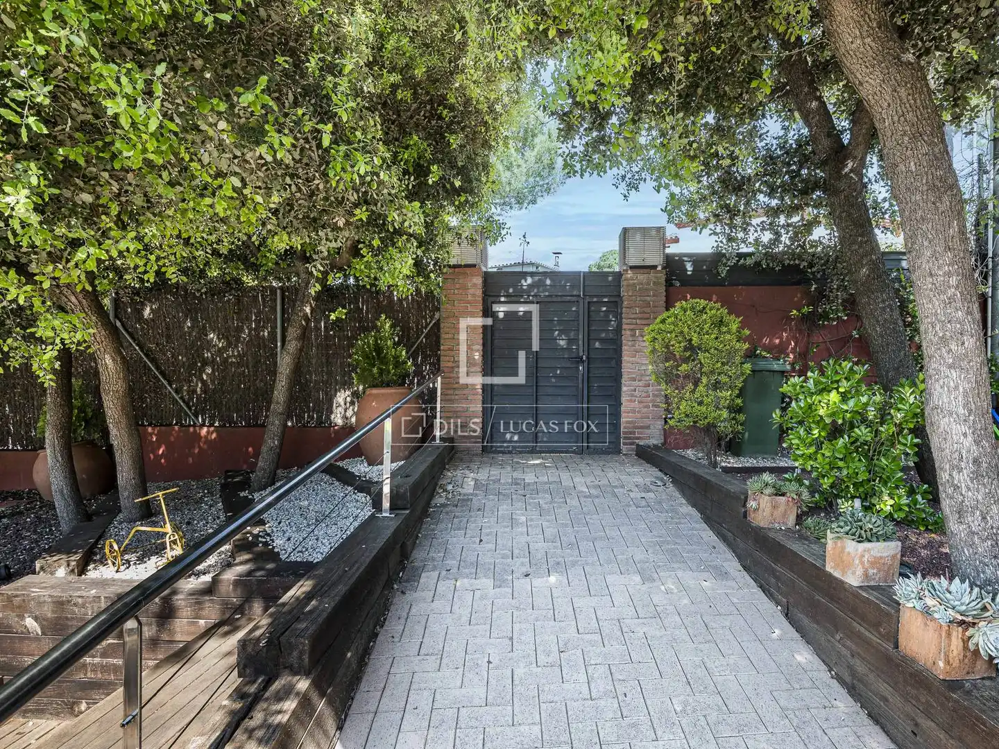 Vista exterior de Casa o xalet en venda en Sant Cugat del Vallès amb Aire condicionat, Calefacció i Jardí privat