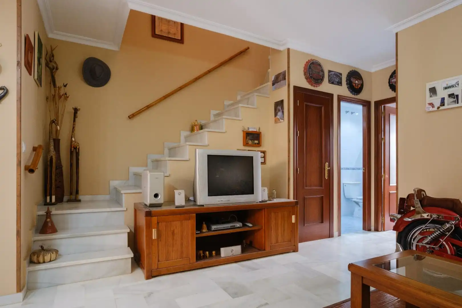Einfamilien-Reihenhaus zum Verkauf in La Algaba mit Klimaanlage, Heizung und Terrasse