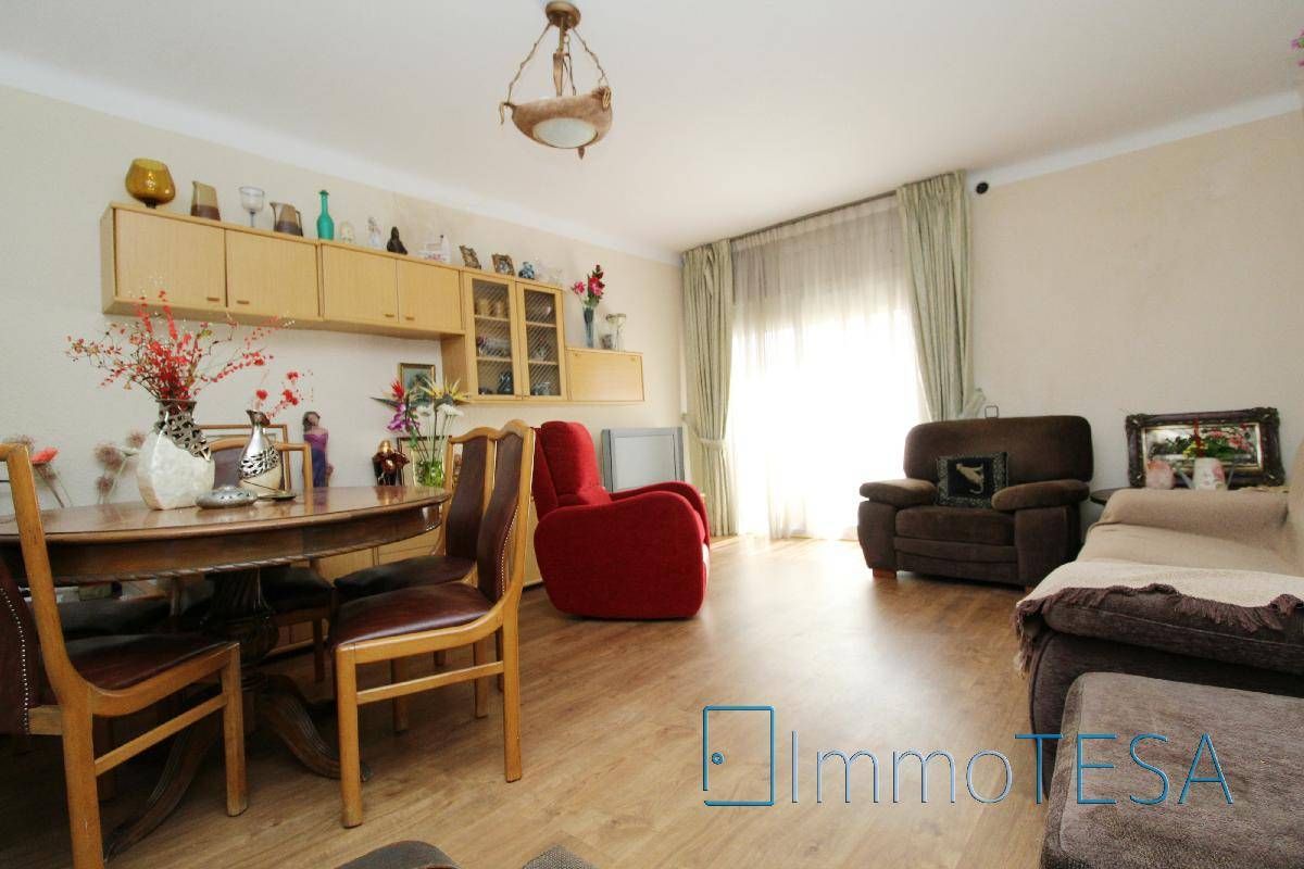 Living room of Houses for sale in Barberà del Vallès  with Parquet flooring, Terrace and Storage room
