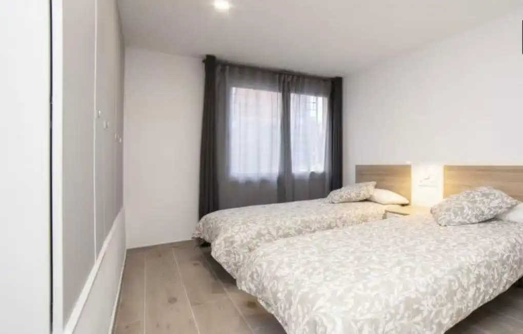 Dormitori de Dúplex en venda en L'Hospitalet de Llobregat amb Aire condicionat, Calefacció i Parquet