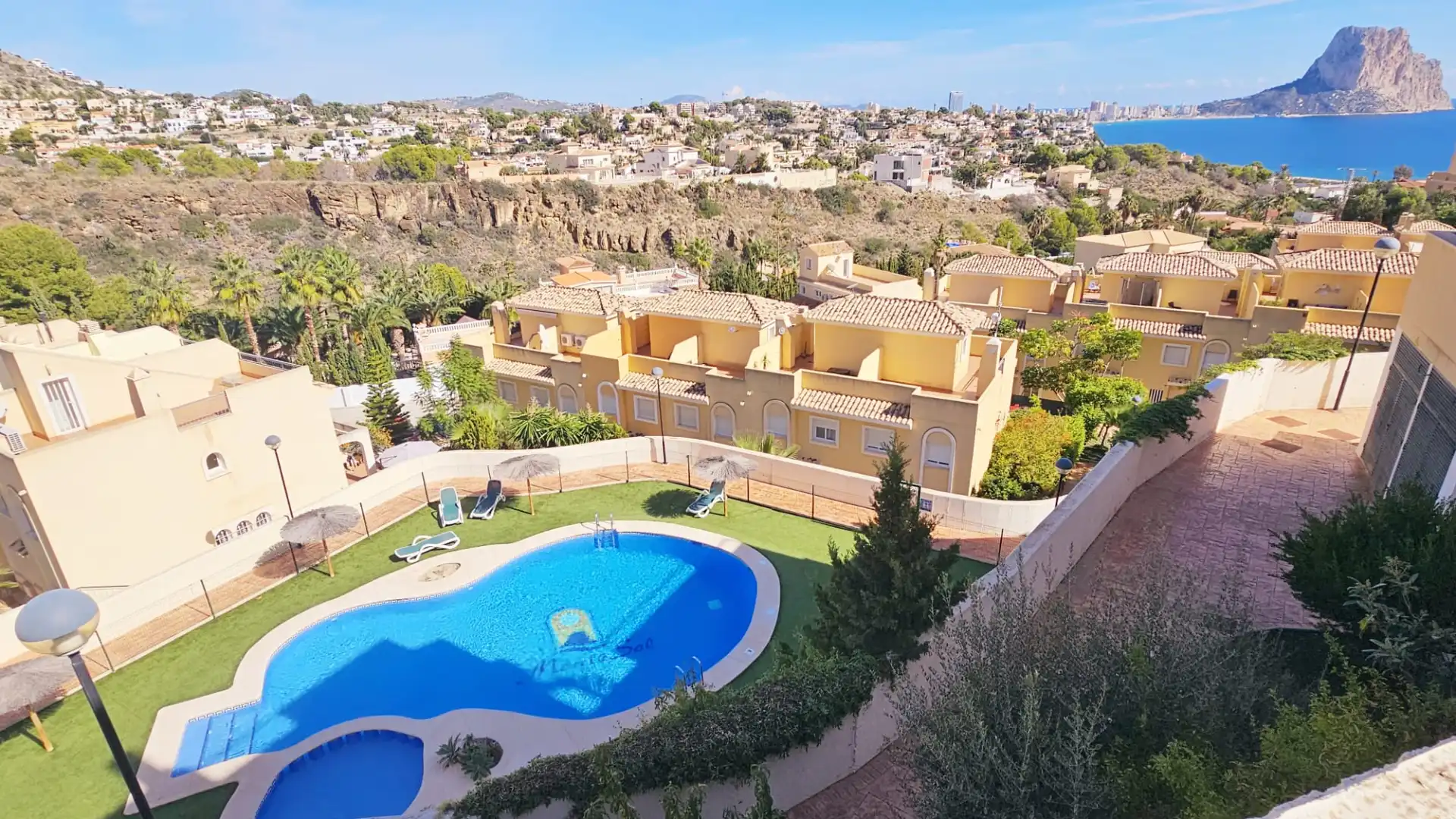 Piscina de Casa adosada en venta en Calpe / Calp con Aire acondicionado, Terraza y Amueblado
