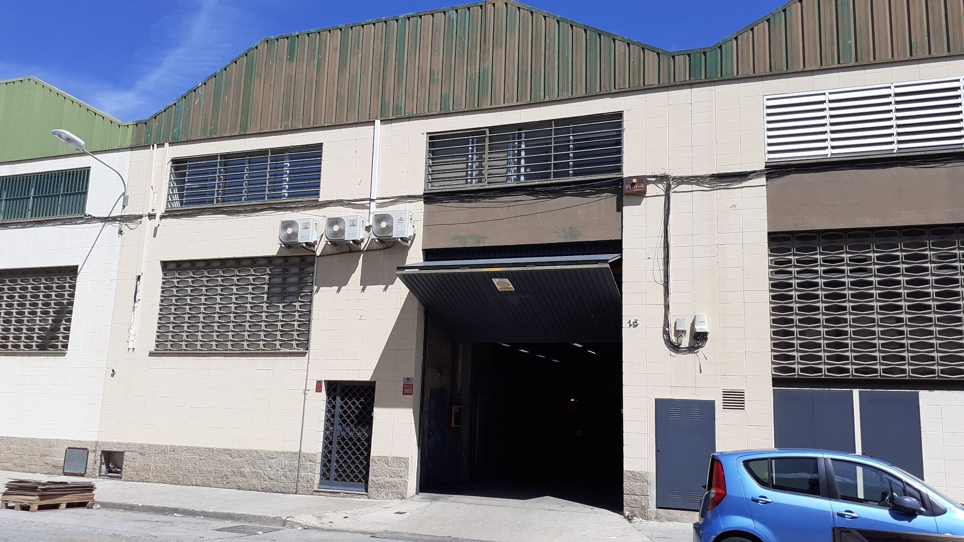 Vista exterior de Nau industrial de lloguer en Sant Adrià de Besòs