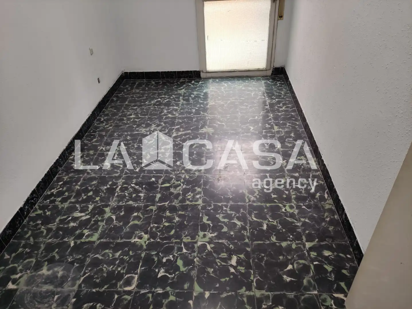 Piso en venta en Santa Coloma de Gramenet con Balcón