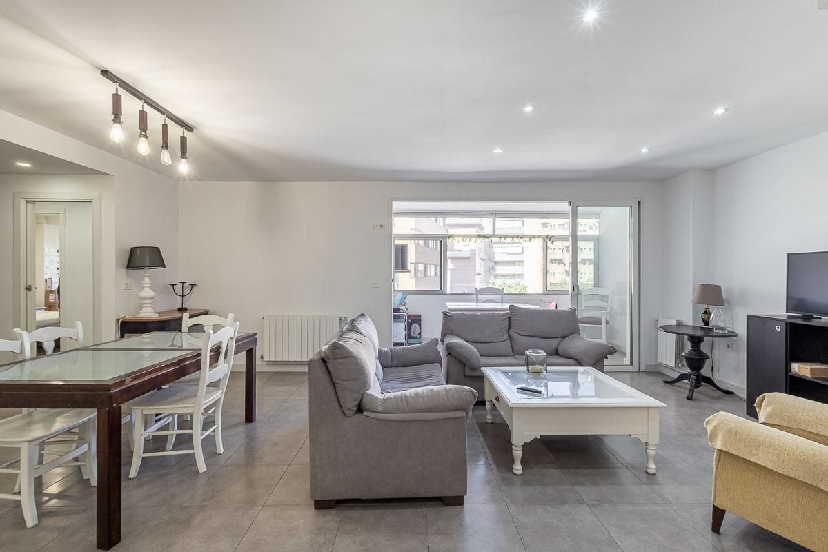 Sala de estar de Piso en venta en  Granada Capital con Calefacción