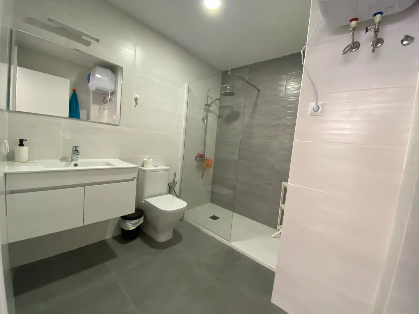 Bathroom of Flat for rent in Las Palmas de Gran Canaria  with Oven, Washing machine and Alarm