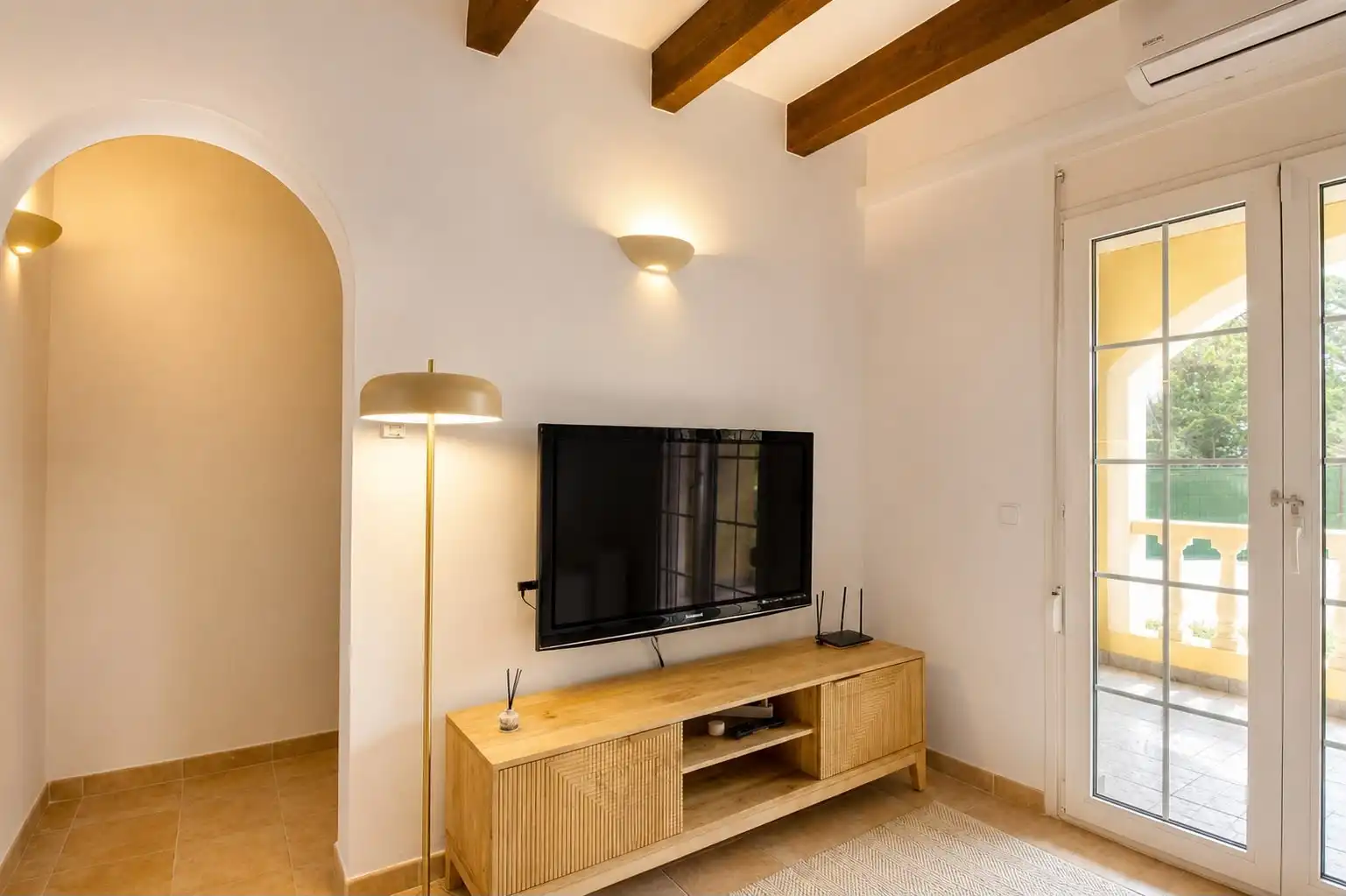 Sala d'estar de Casa o xalet en venda en Ciutadella de Menorca amb Aire condicionat, Jardí privat i Terrassa