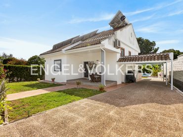Casa amb jardí en venda a Cerros de Montequinto