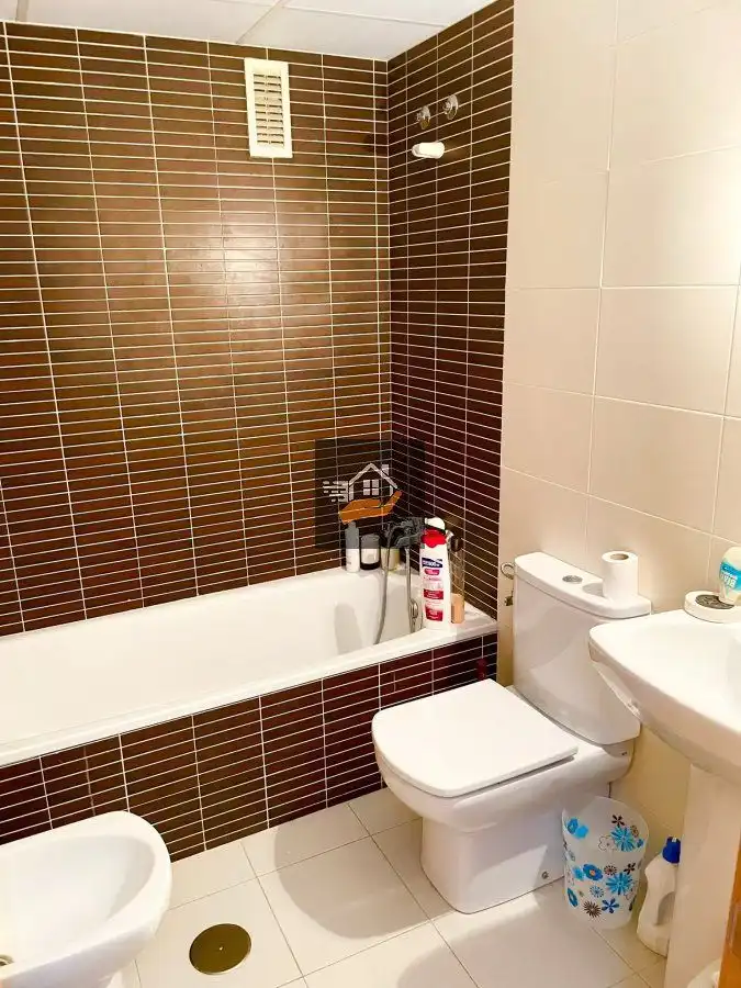 Badezimmer von Wohnung zur Miete in Murcia mit Heizung und Balkon