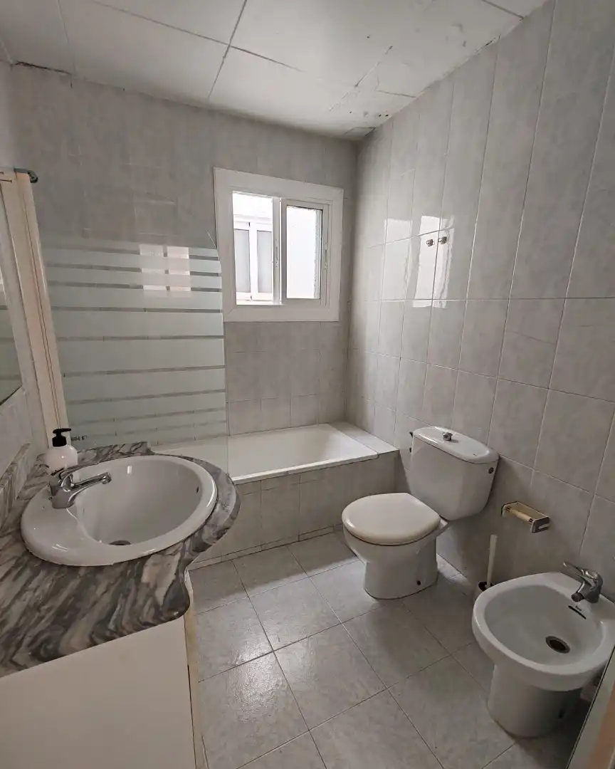 Bathroom of Study for sale in Badalona
