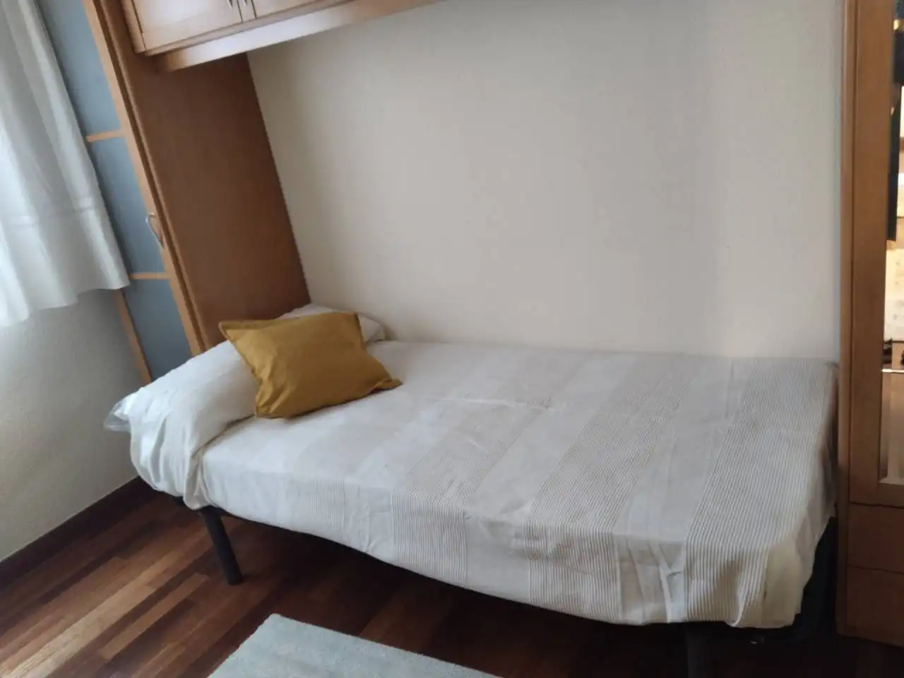 Habitación de Piso de alquiler en Burgos con Calefacción, Parquet y Amueblado