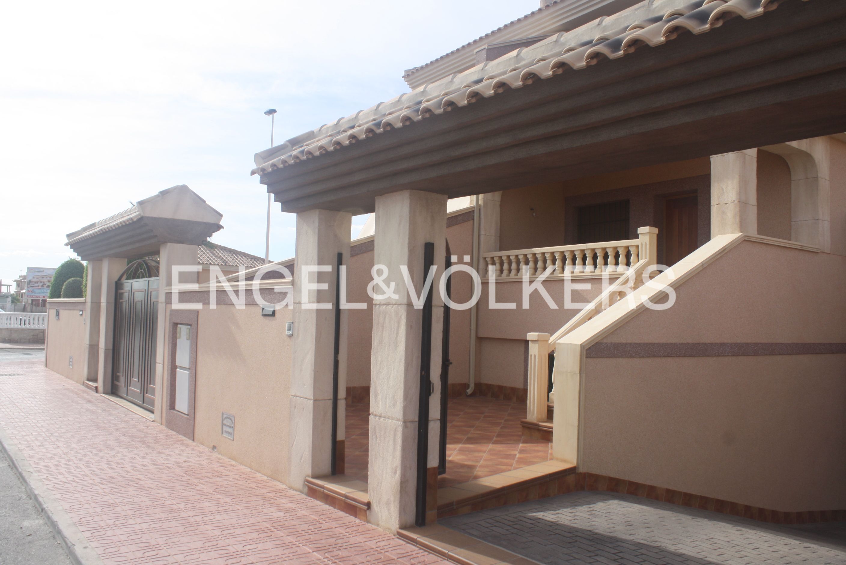 Exterior view of Single-family semi-detached for sale in Torrevieja  with Air Conditioner, Heating and Terrace