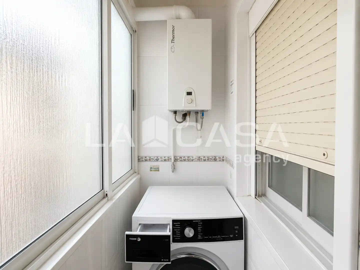Piso en venta en Santa Coloma de Gramenet con Amueblado, Horno y Balcón