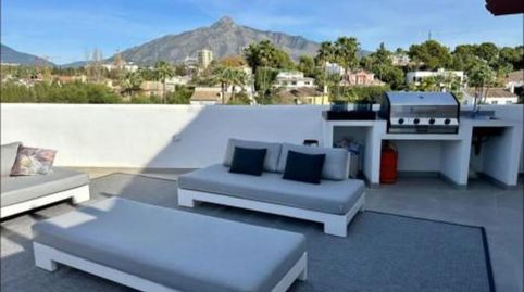 Foto 2 de Ático de alquiler en Nueva Andalucía centro, Marbella