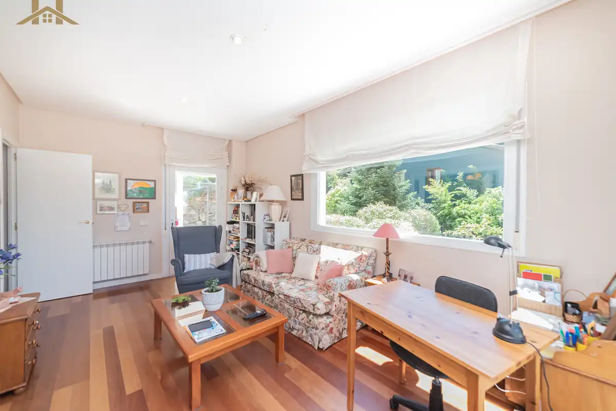 Wohnzimmer von Haus oder Chalet zum Verkauf in Torrelodones mit Heizung, Privatgarten und Terrasse