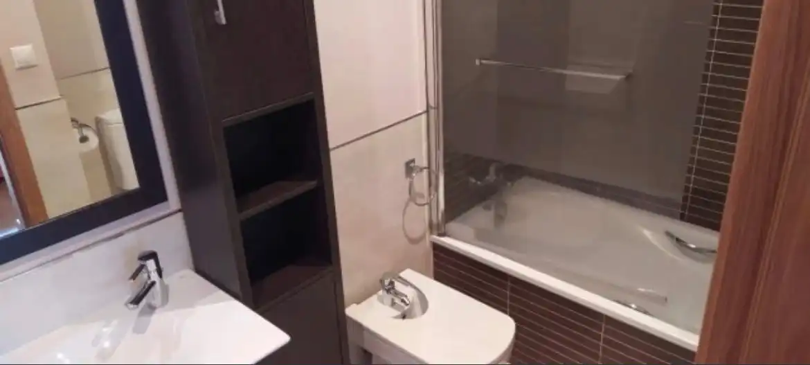 Badezimmer von Wohnungen zur Miete in Vilagarcía de Arousa mit Terrasse, Abstellraum und Möbliert