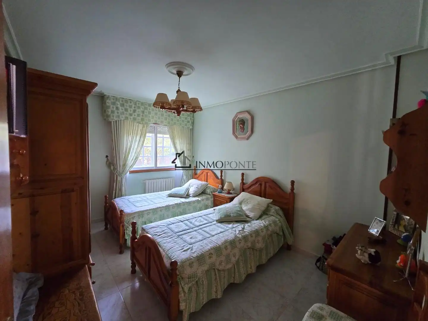 Dormitori de Casa o xalet en venda en Pontevedra Capital  amb Calefacció, Jardí privat i Terrassa
