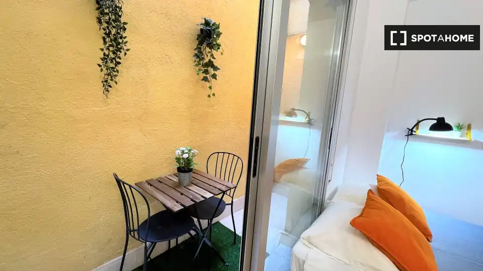 Balcony of Flat for share in Barcelona  with Air Conditioner, Heating and Furnished