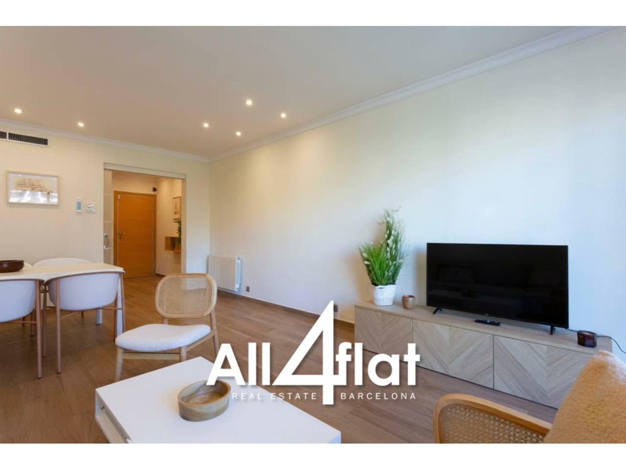 Vista exterior de Pis de lloguer en  Barcelona Capital amb Aire condicionat, Parquet i Terrassa