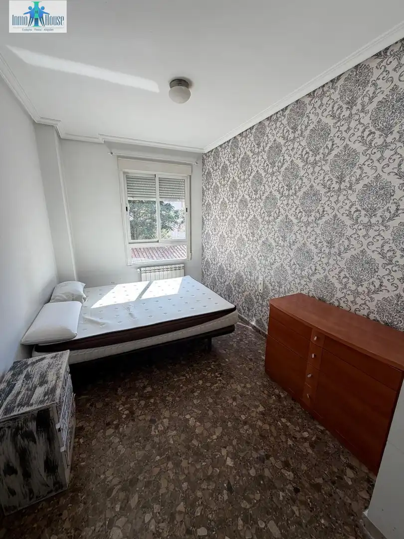 Habitación de Dúplex en venta en Albacete con Calefacción y Amueblado