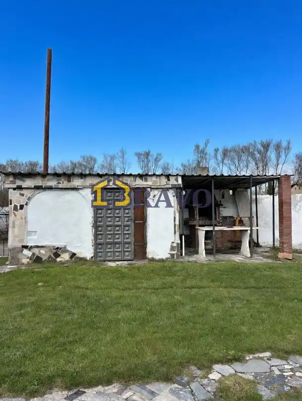 Vista exterior de Casa o chalet en venta en Merindad de Cuesta-Urria con Jardín privado, Piscina y Amueblado