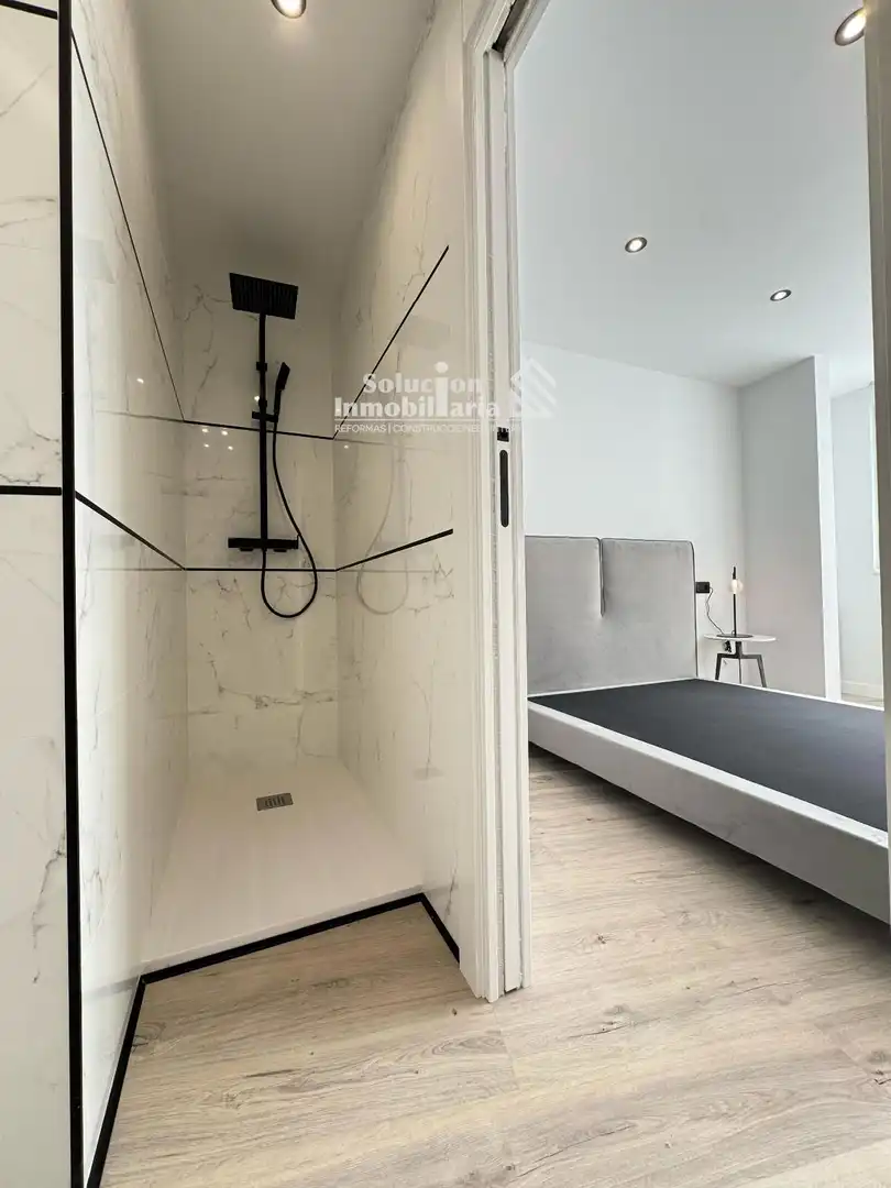 Baño de Ático en venta en Salamanca con Calefacción y Terraza