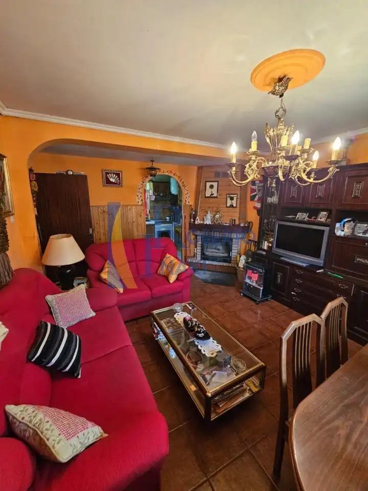 Sala d'estar de Casa o xalet en venda en Valdemora amb Jardí privat