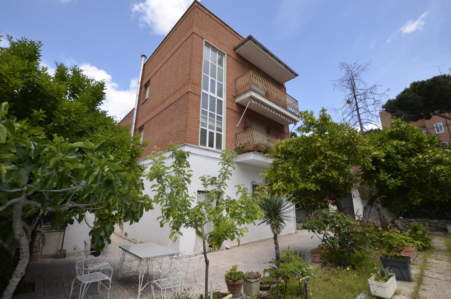 Vista exterior de Casa o xalet en venda en  Madrid Capital amb Calefacció, Jardí privat i Terrassa