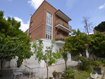Exterior view of House or chalet for sale in  Madrid Capital  with Heating, Private garden and Terrace