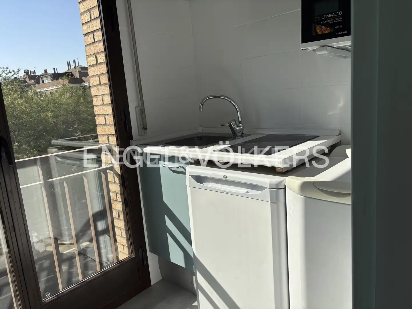Terrassa de Estudi de lloguer en Madrid amb Aire condicionat, Calefacció i Jardí privat