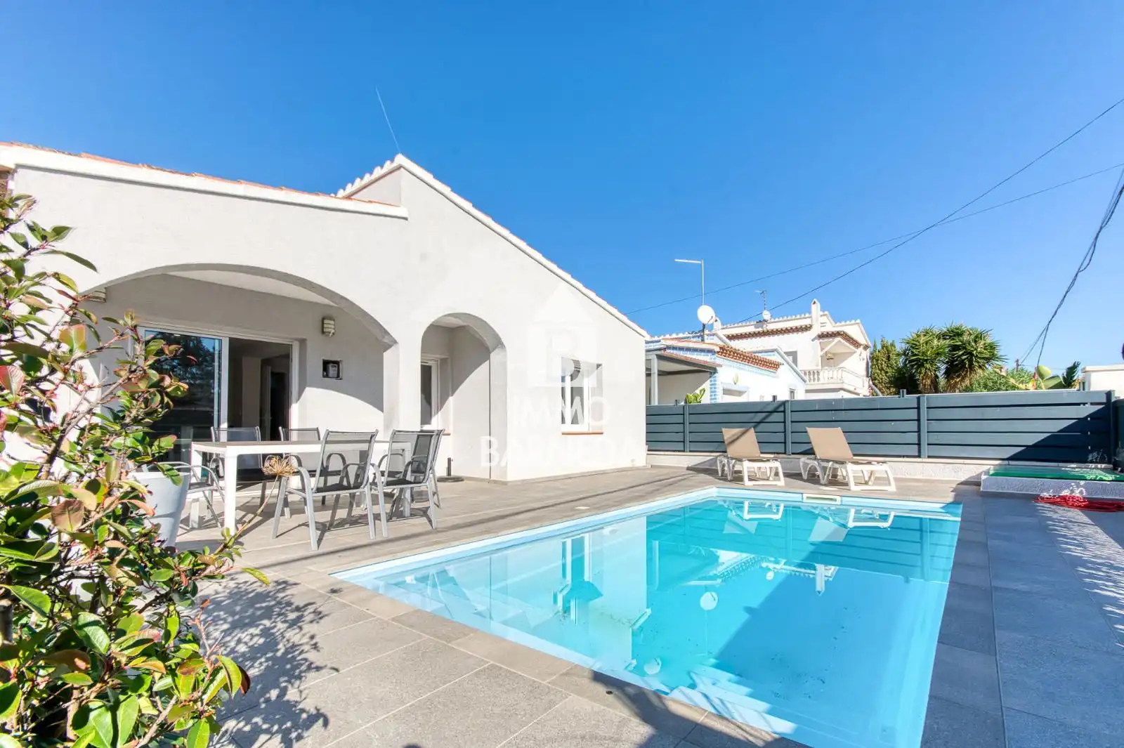 Vista exterior de Casa o chalet en venta en Empuriabrava con Aire acondicionado, Calefacción y Jardín privado