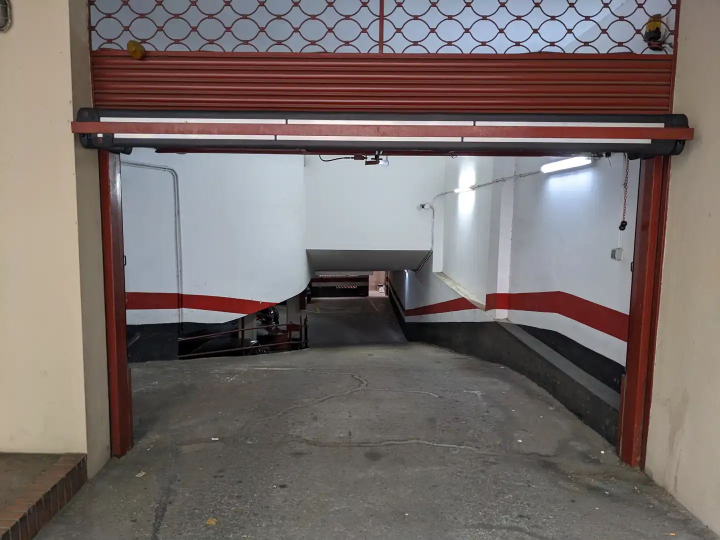 Garage for rent in Carrer de Berlín, 57, Barri de les Corts