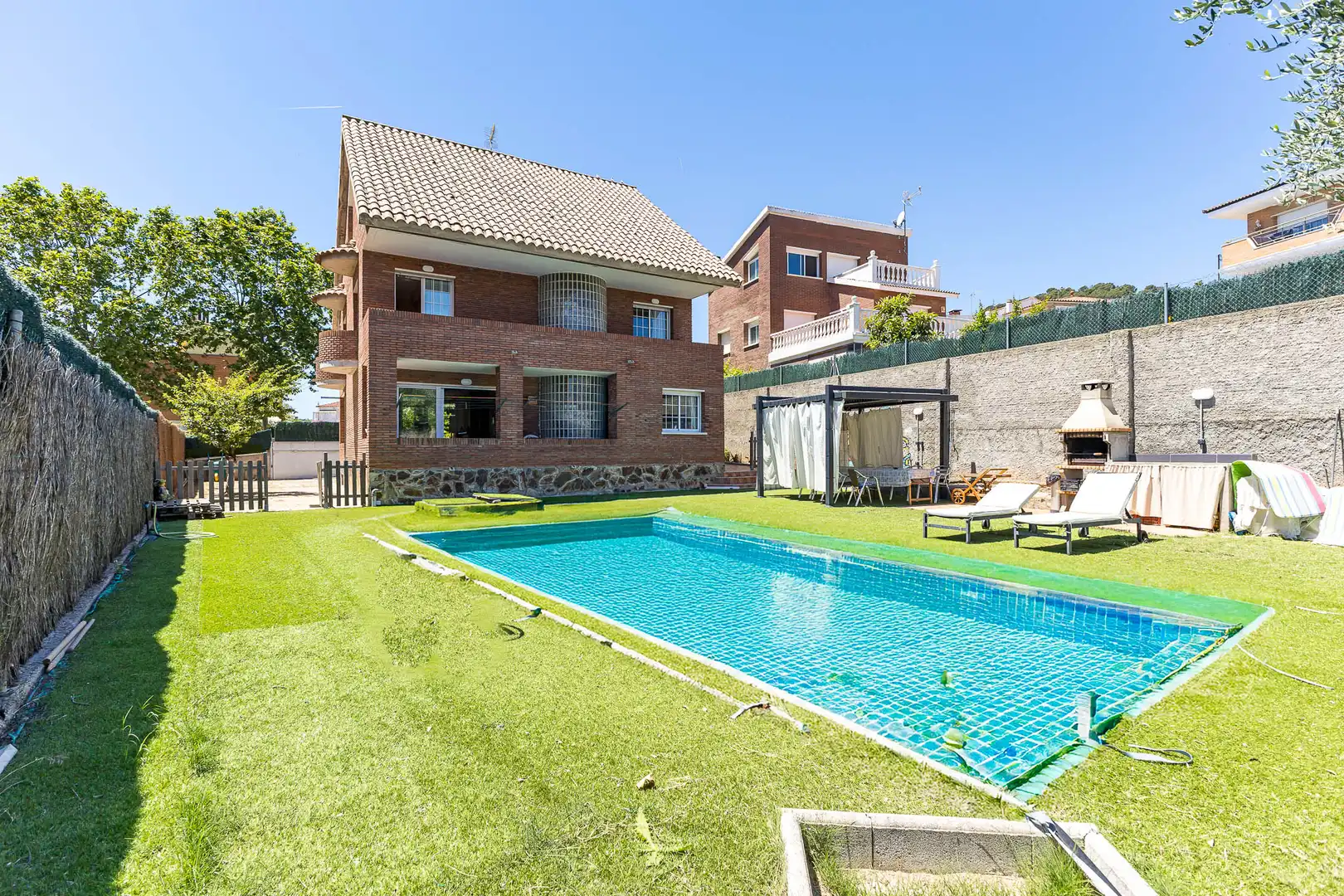 Piscina de Casa o xalet en venda en Viladecans amb Calefacció, Jardí privat i Terrassa