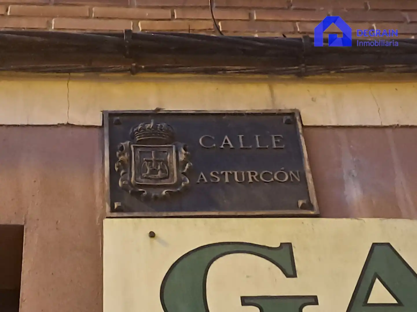 Vista exterior de Garaje en venta en Oviedo 