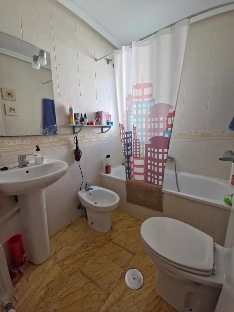 Baño de Ático en venta en Andújar con Aire acondicionado, Terraza y Amueblado